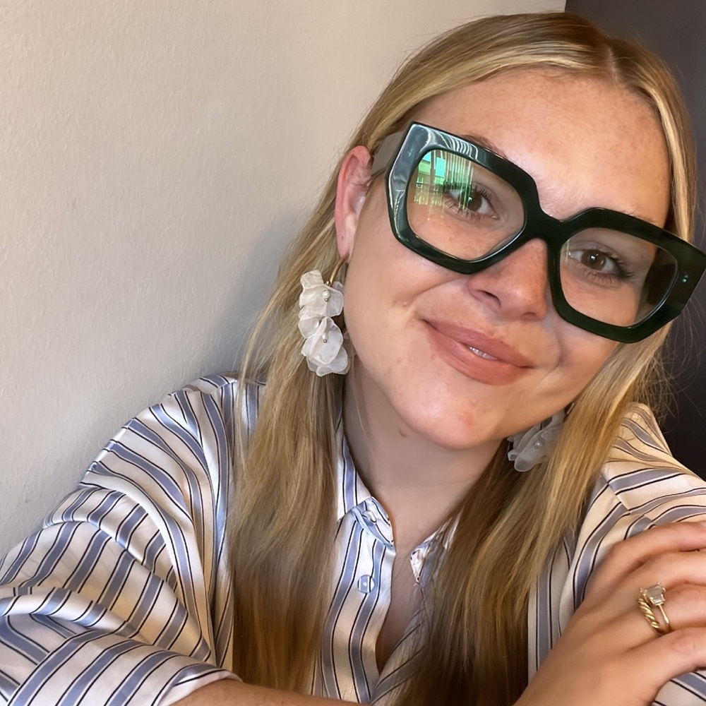 Meet your Posher, Alexis
